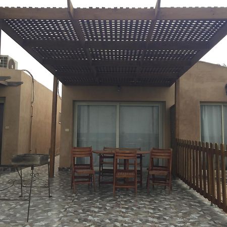Beach Front Chalet  Ain Suchna Exterior foto